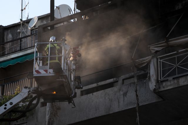 Φωτιά σε σπίτι στο Καματερό – Στο νοσοκομείο πέντε άτομα
