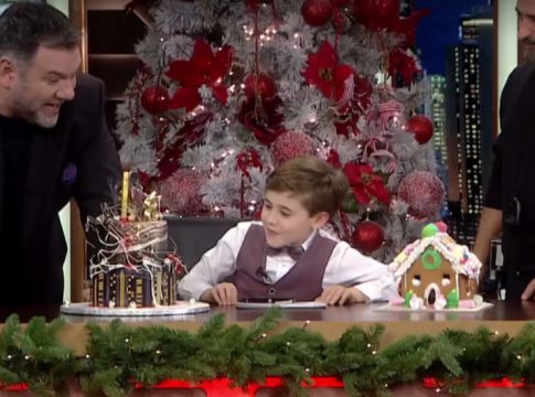 The 2Night Show – Ο Αρναούτογλου έκανε on air έκπληξη στον μικρό Σπύρο για τα γενέθλιά του!-«Λιώσαμε»