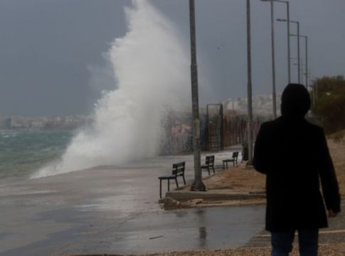 Αγριεύει κι άλλο ο καιρός – Αναβαθμίστηκε το δελτίο της ΕΜΥ – Έρχονται επικίνδυνα φαινόμενα