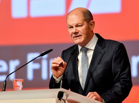 FT – Ο Όλαφ Σολτς σχεδιάζει παράκαμψη στους κανόνες για το χρέος της Γερμανίας