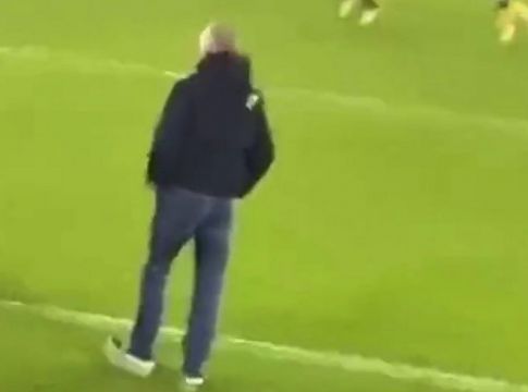 Έπος – Οπαδός της Γουέστ Χαμ έφτασε στη γραμμή του άουτ για να δει το ματς (vid)