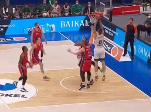 Tρομερά alley-oop καρφώματα από Παπαγιάννη και Μπολομπόι