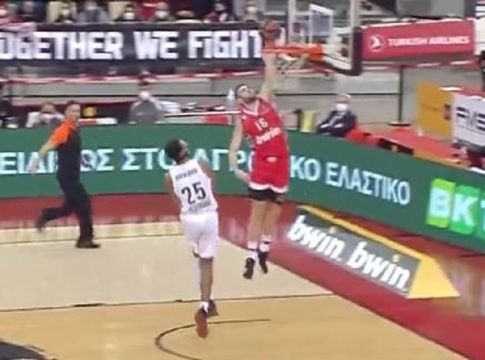 Γουόκαπ σε Παπανικολάου που καρφώνει και ξεσηκώνει το ΣΕΦ (vid)