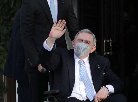 Ισχαιμικό επεισόδιο υπέστη ο τέως βασιλιάς Κωνσταντίνος – Εσπευσμένα στην Αθήνα
