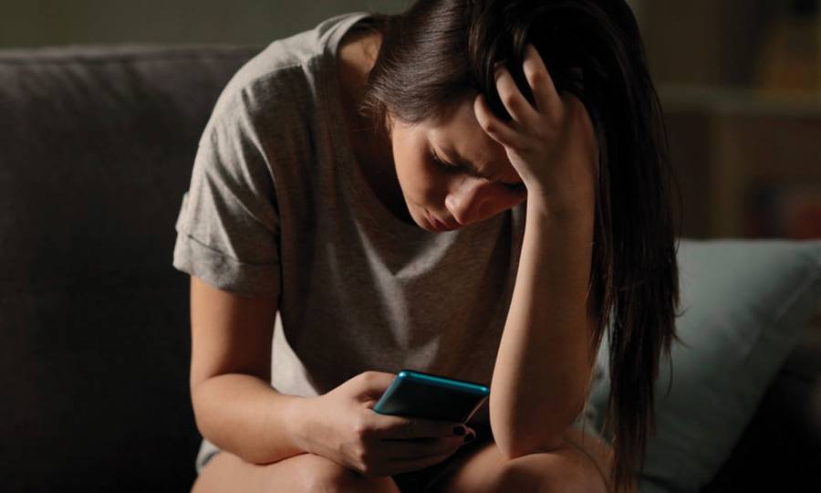 «Προσπάθησα να αυτοκτονήσω – Είχα πέσει σε κατάθλιψη» – Σοκάρει η εξομολόγηση 24χρονης που έπεσε θύμα του revenge porn