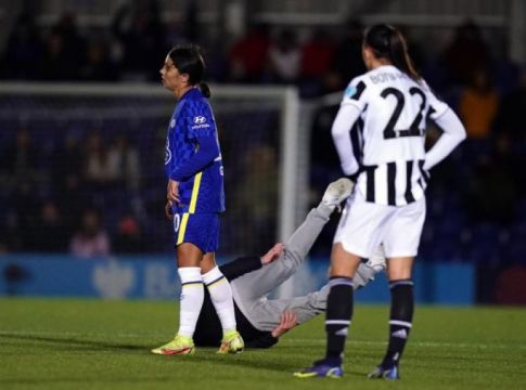 Τσέλσι – Η Σαμ Κερ γονάτισε εισβολέα! (vid)