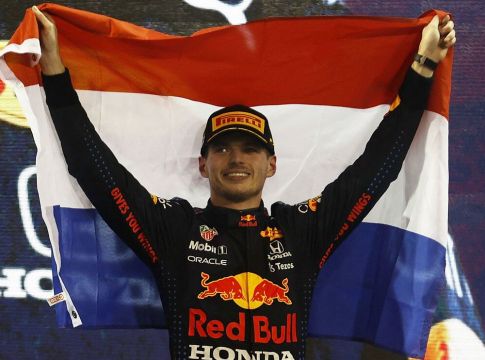 Απίστευτη περιγραφή – Ο Ολλανδός σπίκερ έκλαψε στον τερματισμό του Φερστάπεν (vid)