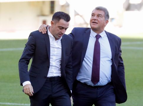 Η αγκαλιά του Λαπόρτα στον Τσάβι μετά το clásico (vid)