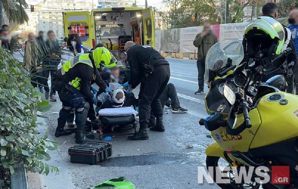 Τροχαίο με μηχανές στην Πανεπιστημίου – Έκλεισαν δυο λωρίδες