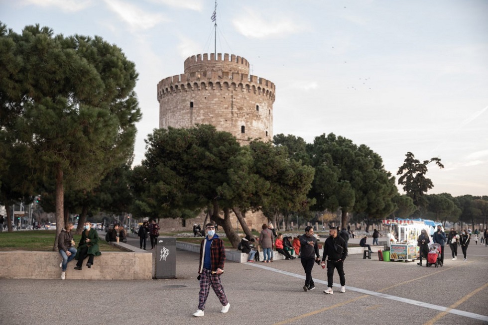 Θεσσαλονίκη: Στα ύψη το ιικό φορτίο – Στους 42.000 εκτιμώνται οι φορείς του Covid-19