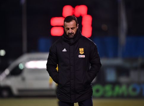 Οπαδοί σε Μάντζιο: «Να μας πεις τι φταίει»