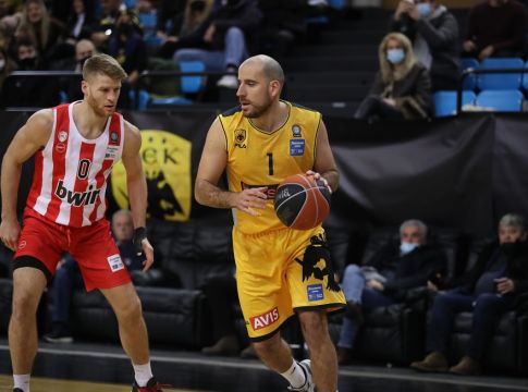 LIVE: ΑΕΚ – Ολυμπιακός 74-80 (Τελικό)