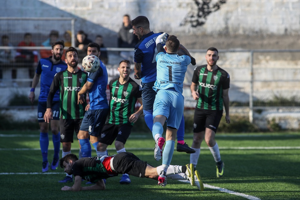 Θλιβερά επεισόδια στο Θυέλλα Ραφήνας – Εθνικός: Στο νοσοκομείο ο διαιτητής (vid, pics)