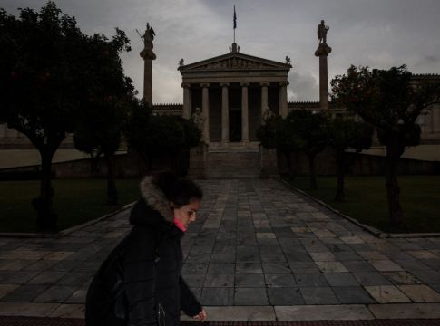 Κορωνοϊός: «Μαύρος» Ιανουάριος με 1.759 θανάτους – Πότε θα σταματήσει η πανδημία να βγάζει νοκ άουτ προβλέψεις και στρατηγικές