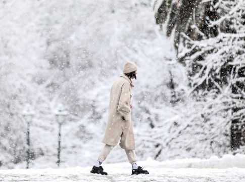 Κακοκαιρία «Ελπίδα»: Αντίστροφη μέτρηση για την νέα ψυχρή εισβολή – Χιόνια από τη Φλώρινα μέχρι τη Νάξο – Τι λένε οι μετεωρολόγοι