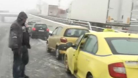 Κακοκαιρία «Ελπίδα»: Κλειστή η Αθηνών-Λαμίας – Εγκλωβισμένοι οδηγοί