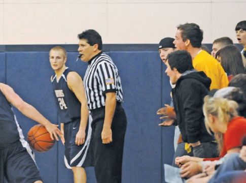 Εικόνες ντροπής στις ΗΠΑ: Προπονητής πιάνει διαιτητή από τον λαιμό, σε αγώνα παιδικού πρωταθλήματος (vid)