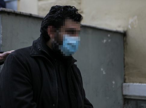 Βιασμός ανήλικης: Ο ιερέας την κακοποιούσε σεξουαλικά μέσα στην εκκλησία μετά την εξομολόγηση
