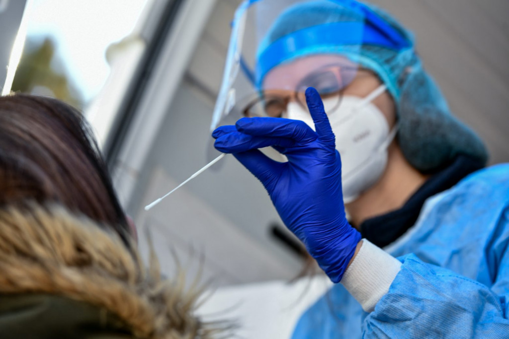 Τι γνωρίζουμε για την υποπαραλλαγή της Όμικρον που έφτασε στην Ελλάδα – Τα πρώτα στοιχεία για τη συμπεριφορά