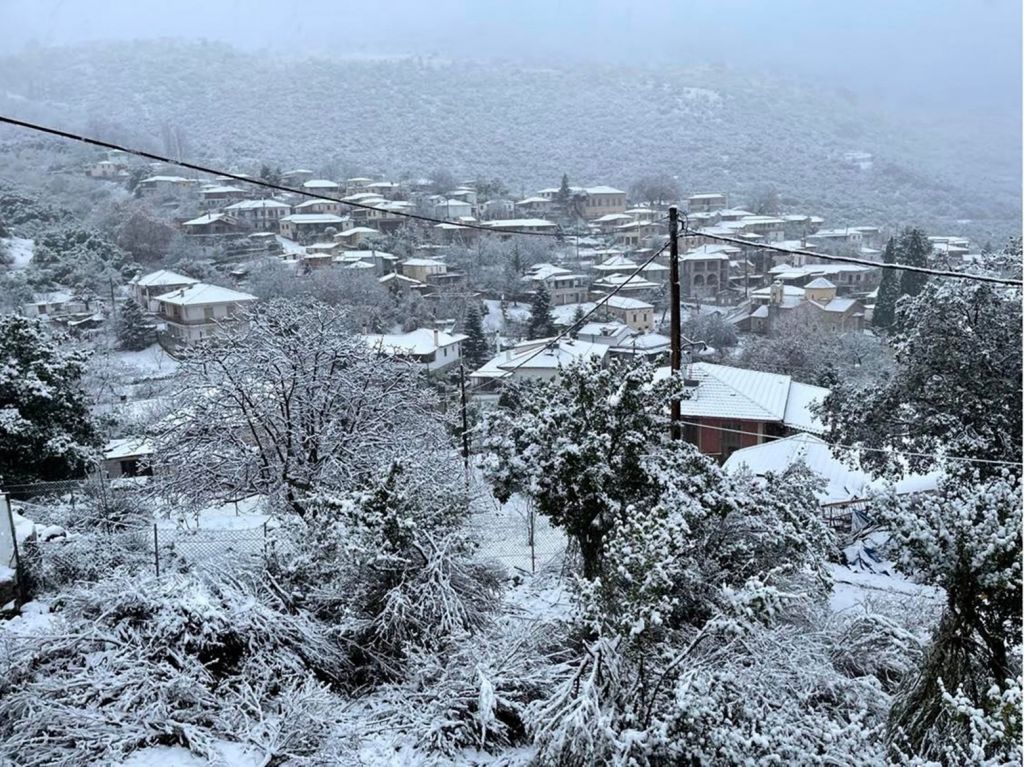 «Αγριεύει» ο καιρός – Πυκνά χιόνια σε δέκα περιοχές, πού θα φτάσει μέχρι και τα 50 εκατοστά