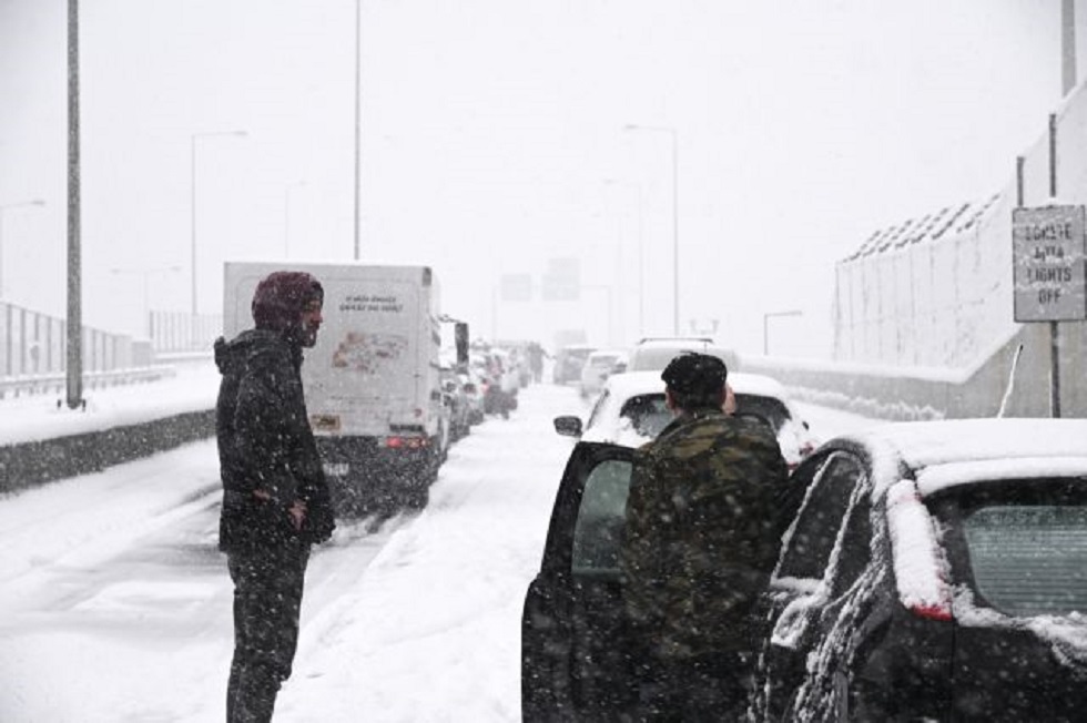 Συγκλονιστικό: 75χρονος διασώθηκε και έβαλε τα κλάματα – «Αν δεν ήσασταν εσείς θα είχαμε πεθάνει»