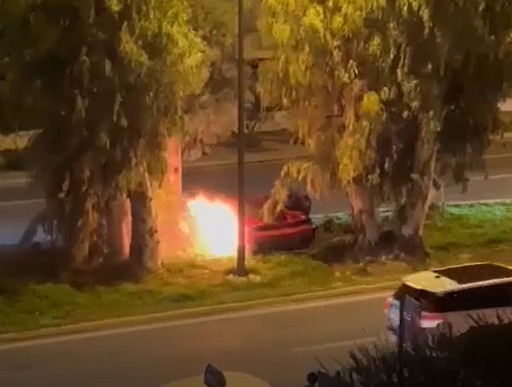Νέο σοκαριστικό βίντεο από το τροχαίο του Μονογυιού – Πώς τον απεγκλώβισαν από τη φλεγόμενη Ferrari