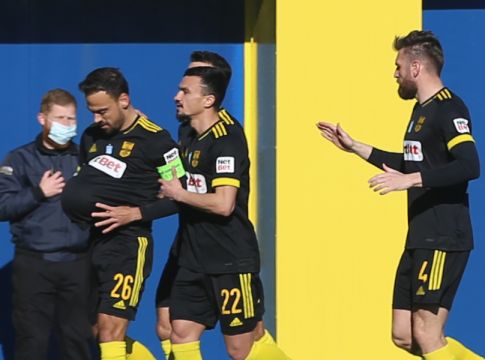 Ο Ματίγια άνοιξε το σκορ με εκτέλεση πέναλτι (vid)