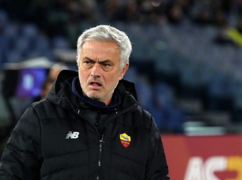 Σταμάτησε ρατσιστικό σύνθημα κατά του Ιμπραΐμοβιτς ο Μουρίνιο