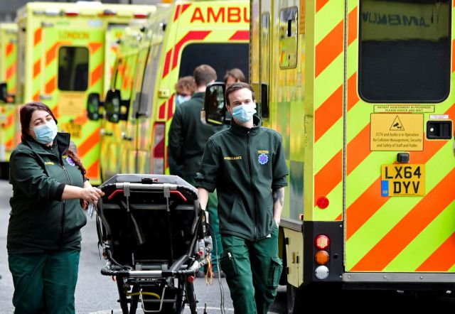 «Σκεφτόμουν την αυτοκτονία»: Καταρρέουν και παραιτούνται δεκάδες χιλιάδες γιατροί και νοσηλευτές στη Βρετανία