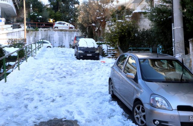 Βύρωνας: Κατέρρευσε οροφή πρατηρίου υγρών καυσίμων – Κλειστή η Φορμίωνος