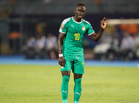 Σοκαριστική σύγκρουση του Μανέ με τον τερματοφύλακα του Πράσινου Ακρωτηρίου (vid)