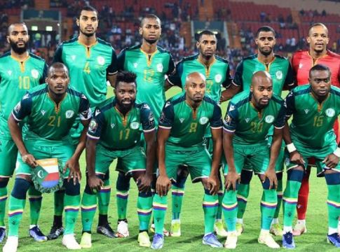 Μόνο στο Κόπα Αφρικα – Οι Κομόρες άλλαξαν στο πούλμαν και έχουν αριστερό μπακ για γκολκίπερ!