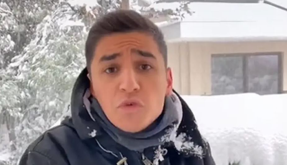 Κακοκαιρία: Το viral βίντεο στο TikTok για όσους παραγγέλνουν με τον χιονιά