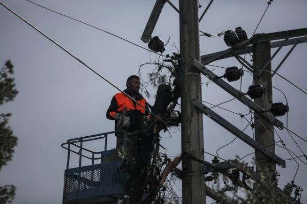 Πάνω από 25 περιοχές στην Αττική χωρίς ρεύμα – «Χειρότερη η Ελπίδα από τη Μήδεια»