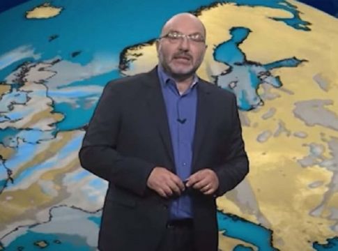 Ανησυχία για τον Σάκη Αρναούτογλου: Καθηλωμένος στο κρεβάτι και χωρίς φωνή – Το δημόσιο μήνυμα για την υγεία του
