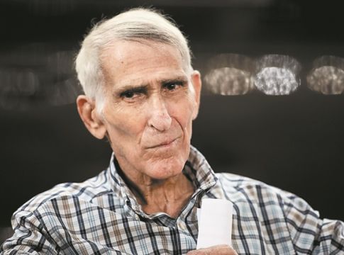 Όταν ο 78χρονος Σεραφείδης έκανε «πλονζόν» σε φιλανθρωπικό αγώνα (vid)