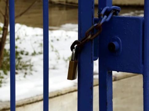 Κακοκαιρία Ελπίδα: Σε ποιες περιοχές θα είναι τη Δευτέρα κλειστά τα σχολεία – Τι θα γίνει στην Αττική