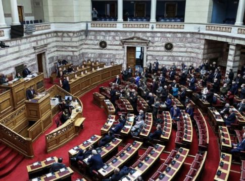 Πρόταση μομφής: Την Παρασκευή στις 6μμ αρχίζει η συζήτηση – Την Κυριακή η ονομαστική ψηφοφορία