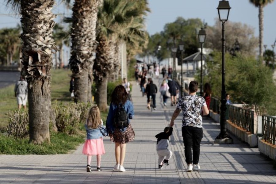 «Η εξέλιξη της πανδημίας είναι σαν ένα παιχνίδι πόκερ» – Τι συμβαίνει με τους αυξημένους θανάτους