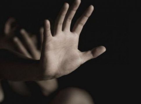 Σοκ στο Βόλο – 45χρονος χτύπησε και απείλησε τη σύζυγό του – «Θα έχεις την τύχη άλλων που τις σκότωσαν οι άνδρες τους…»