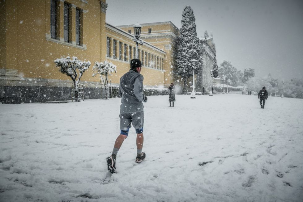 Έρχονται χιόνια και πολικό ψύχος σε όλη την Ελλάδα: Πότε θα το στρώσει στην Αθήνα – Τα δύο σενάρια