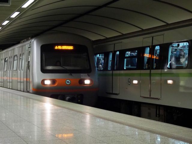 Μετρό: Απεγκλωβίστηκε ο άνθρωπος που είχε πέσει στις γραμμές στη Δάφνη