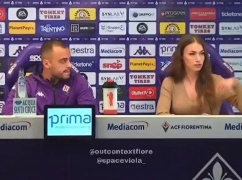 Σάλος στην Ιταλία: Παίκτης της Φιορεντίνα… γλείφεται με την press officer της ομάδας (Vid+pics)