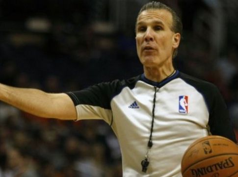 Το NBA εξανάγκασε διαιτητή να σταματήσει, επειδή ήταν ανεμβολίαστος (vid)