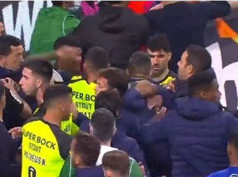 Πόρτο – Σπόρτινγκ Λισαβόνας: Άνδρες ασφαλείας χτυπούσαν μέλη των φιλοξενούμενων (vid)