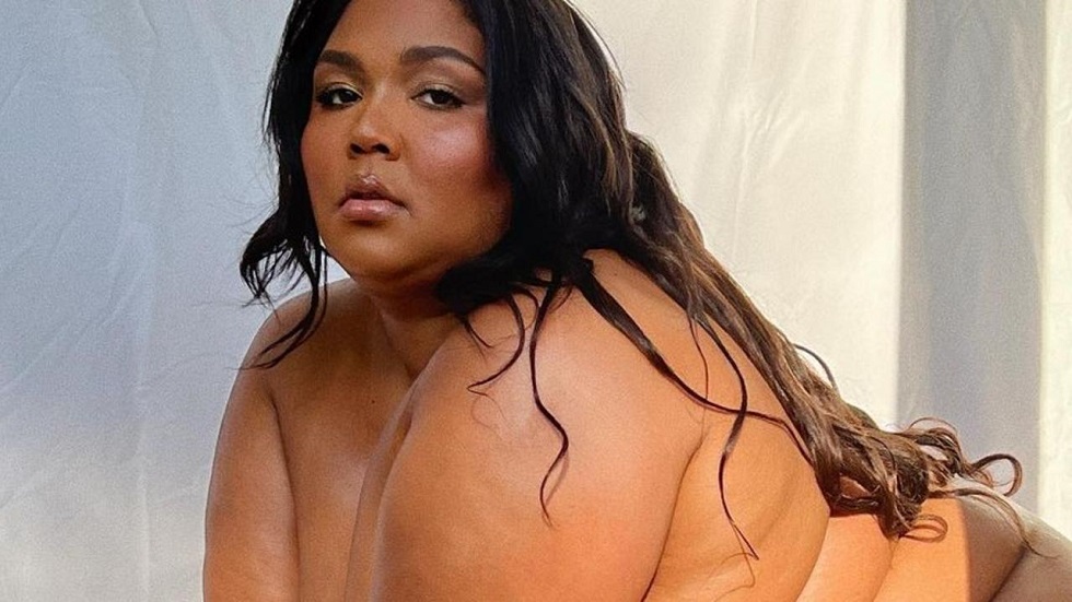 Η ολόγυμνη και ακομπλεξάριστη Lizzo (Pics)