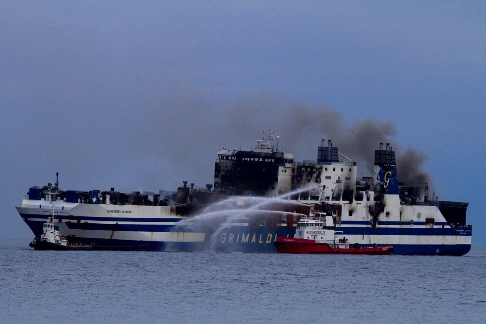 Κέρκυρα: Τραγωδία στο Euroferry Olympia – Εντοπίστηκε νεκρός άνδρας στο φλεγόμενο πλοίο