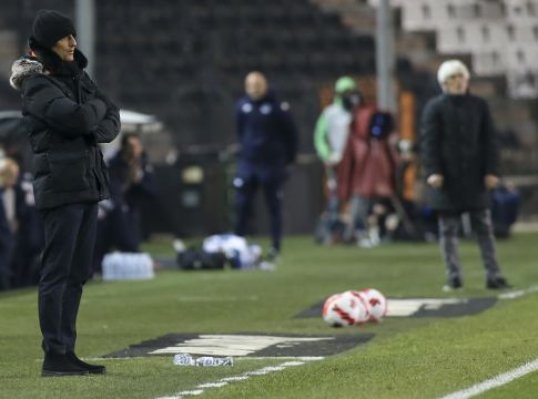Χαμός στην Τούμπα: «Άναψαν τα αίματα» μεταξύ των πάγκων