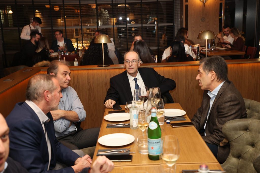 Το δείπνο του Λιόλιου με τους εκπροσώπους των τεσσάρων ομάδων (pics)