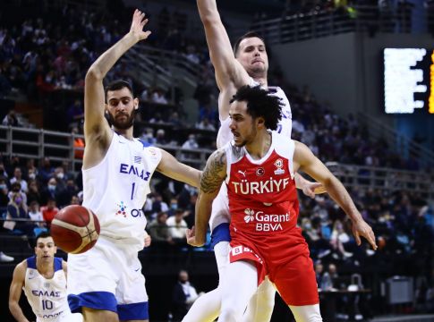 Λάρκιν: «Δεν συμφωνώ με το φάουλ στο τέλος που έκρινε το ματς»